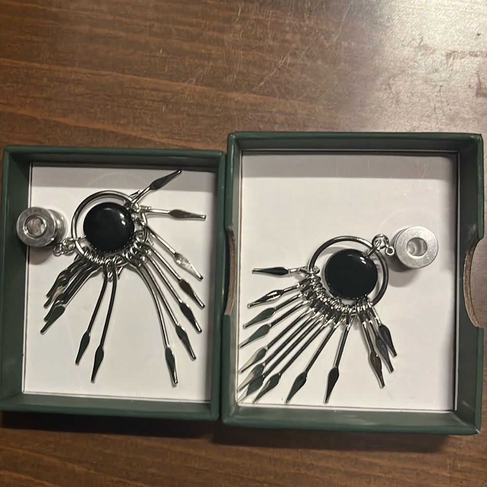 2g (6mm) TBOSEN Screw Fit Tunnel Retro Dangle Earrings